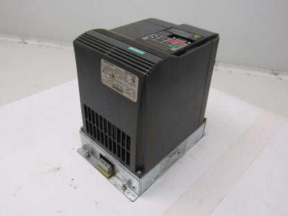 Siemens 6SE9215-8DB40 Micromaster Drive 4Hp 0-400Hz W/Interference Filter