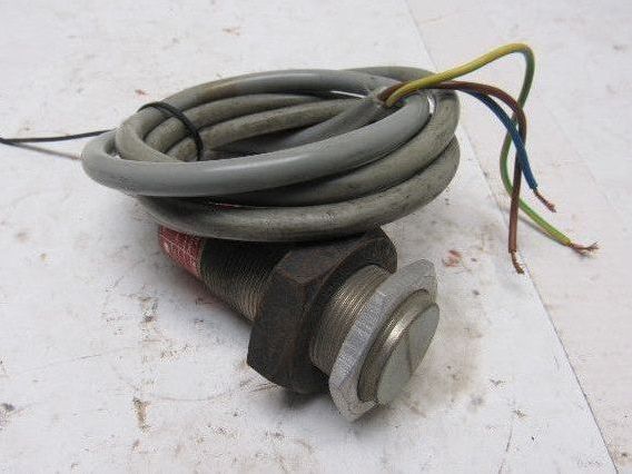 Namco EE720-21000 120VAC Capacitive Proximity Switch