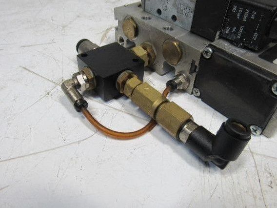 Rexroth 5777060220 5/2 Single Solenoid Valve Bank Manifold 24VDC Coil