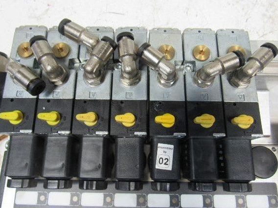 Rexroth 5777060220 5/2 Single Solenoid Valve Bank Manifold 24VDC Coil