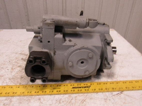 RL50-7001 RBKX PCX3XX-XX Hydraulic Motor 1-1/4" Shaft 1-1/4" NPT