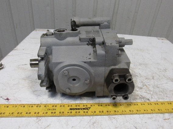 RL50-7001 RBKX PCX3XX-XX Hydraulic Motor 1-1/4" Shaft 1-1/4" NPT