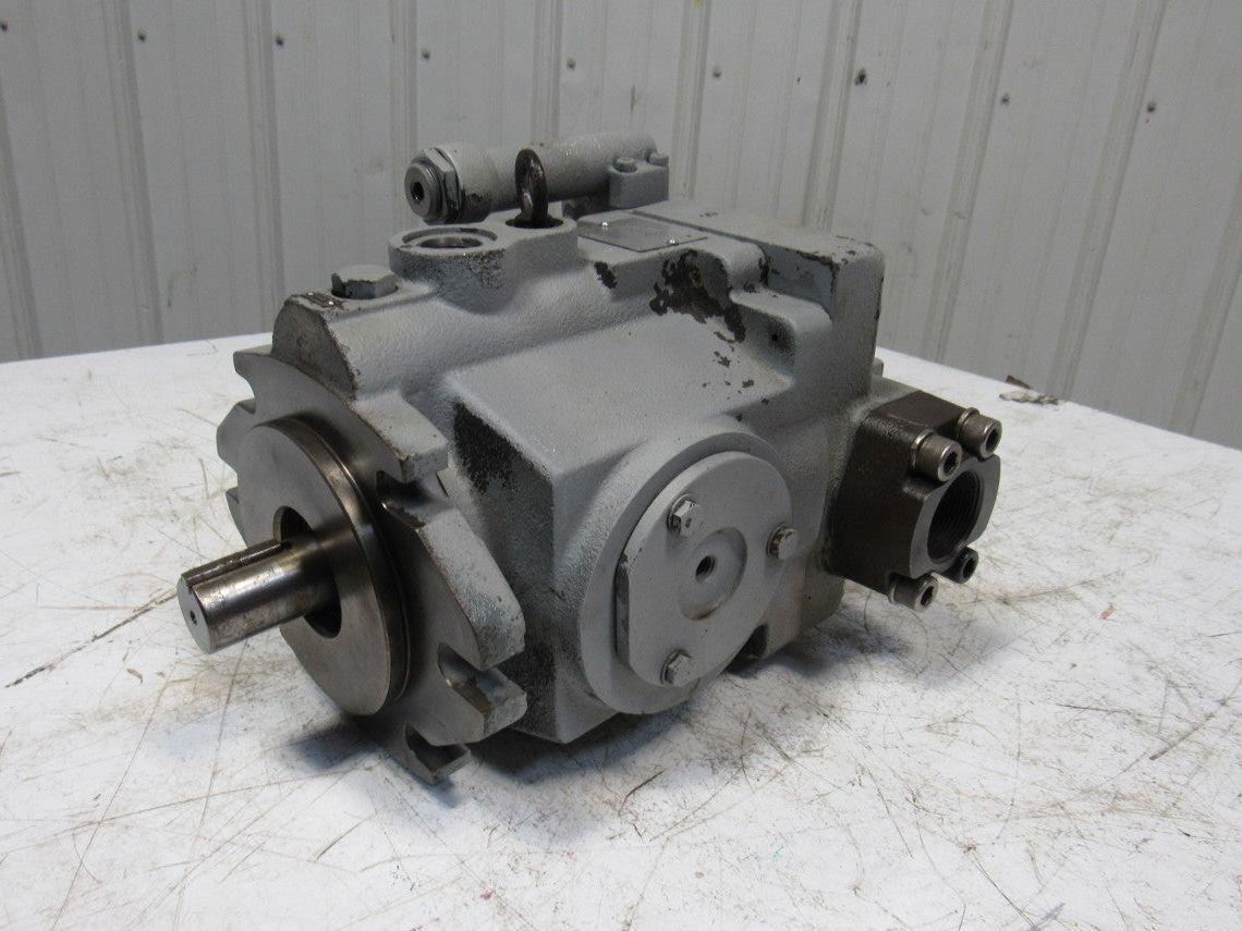 RL50-7001 RBKX PCX3XX-XX Hydraulic Motor 1-1/4" Shaft 1-1/4" NPT