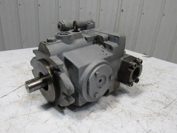 RL50-7001 RBKX PCX3XX-XX Hydraulic Motor 1-1/4" Shaft 1-1/4" NPT