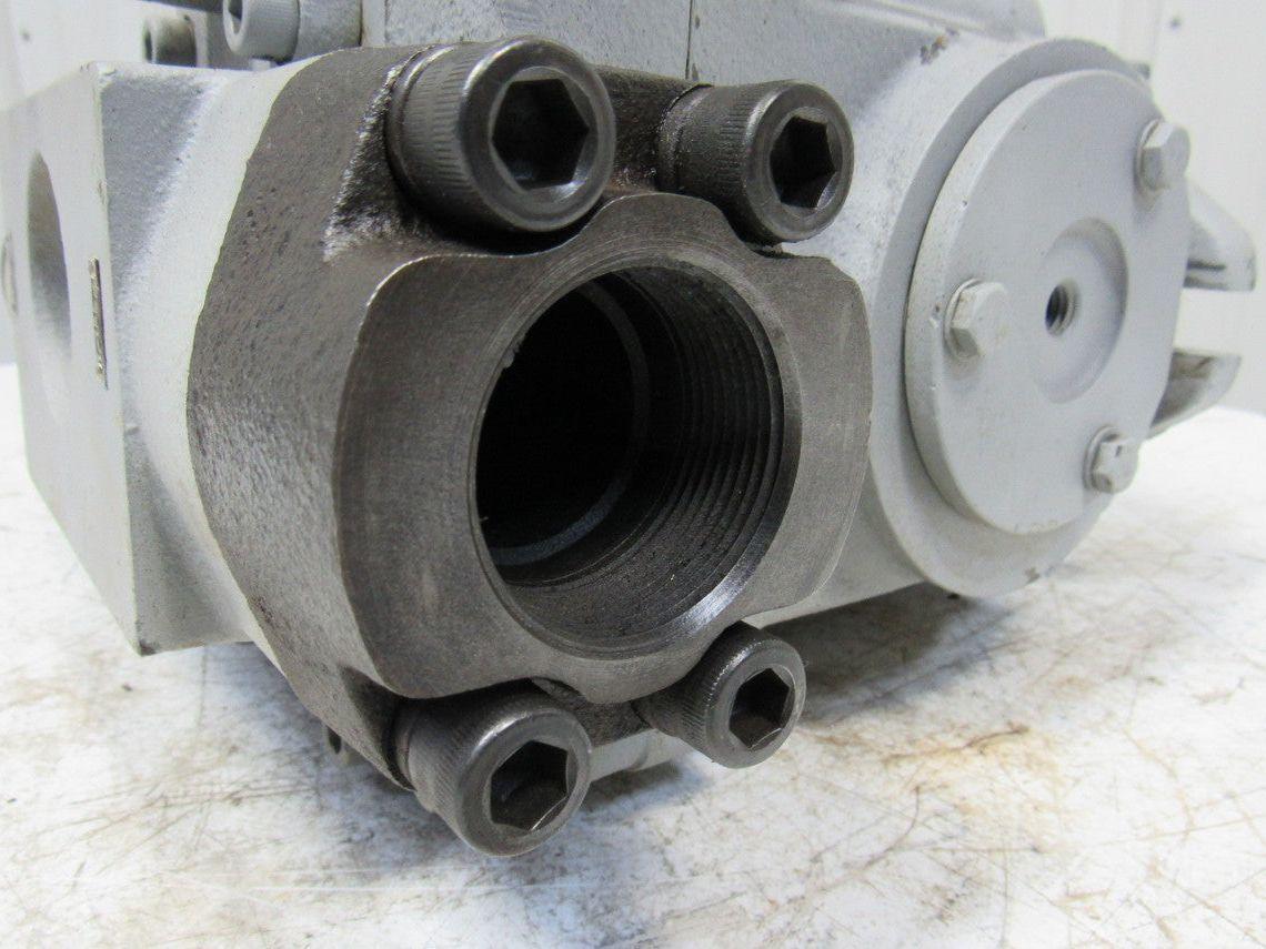 RL50-7001 RBKX PCX3XX-XX Hydraulic Motor 1-1/4" Shaft 1-1/4" NPT