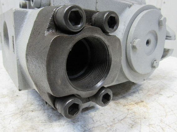 RL50-7001 RBKX PCX3XX-XX Hydraulic Motor 1-1/4" Shaft 1-1/4" NPT