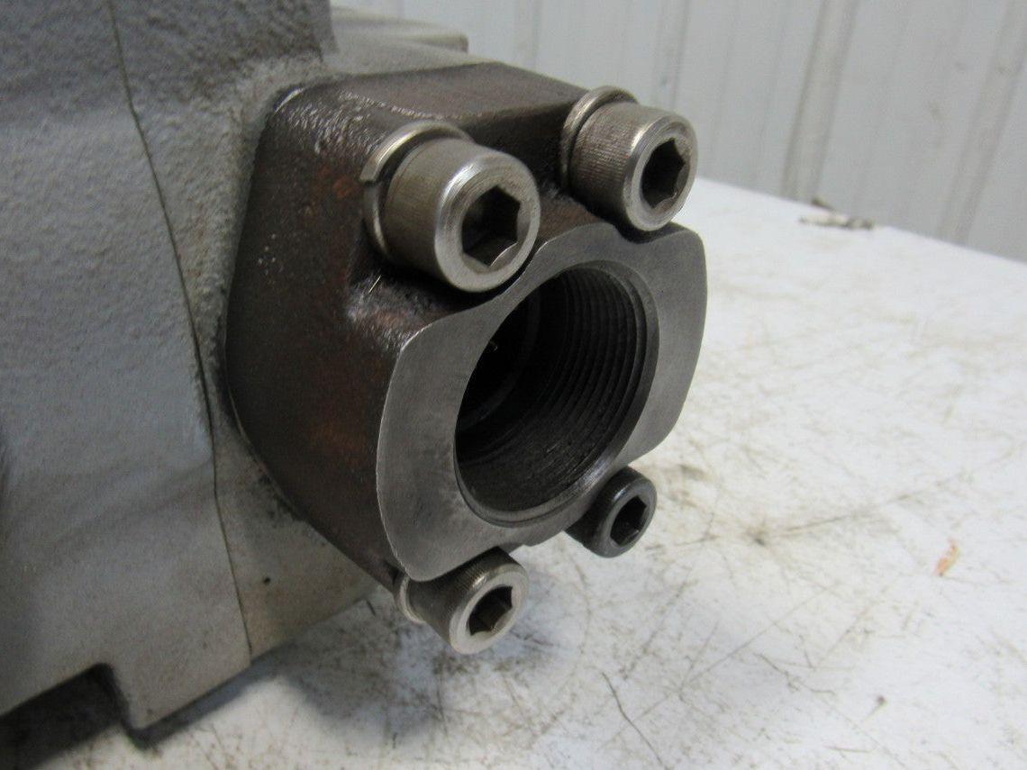 RL50-7001 RBKX PCX3XX-XX Hydraulic Motor 1-1/4" Shaft 1-1/4" NPT