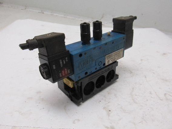 Rexroth P69882-5 Pneumatic Valve 24VDC Coil W/Manifold Block