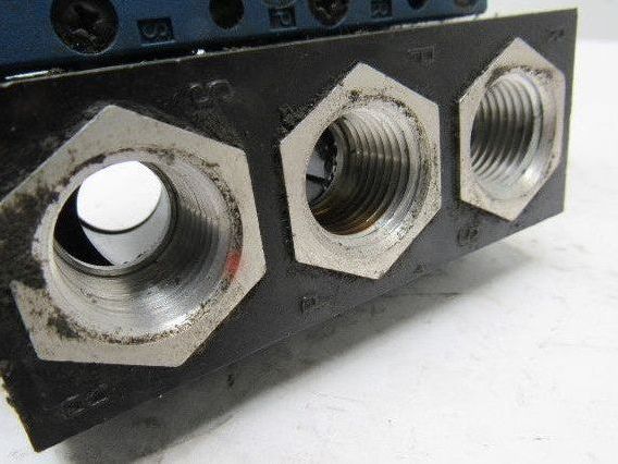 Rexroth P69882-5 Pneumatic Valve 24VDC Coil W/Manifold Block