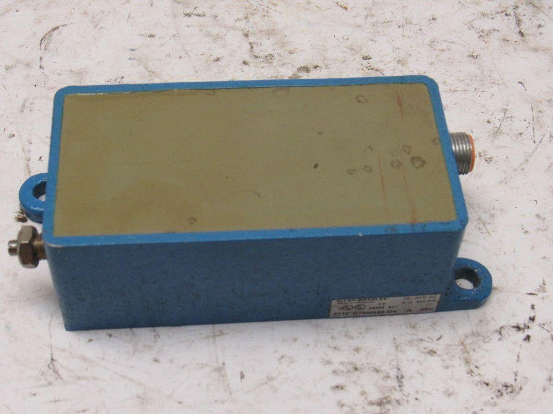 Allen Bradley Photo Switch 871F-D70NN50-D4 A Photo Switch 10-30VDC N.O. 400mA