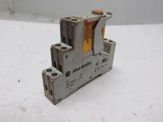 Allen Bradley 700-HK32A1-3-4 700-HN222 120V AC Relay Module And Base Lot Of 2