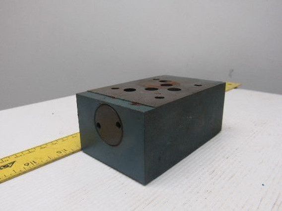 Bosch 0 811 020 027 4500 PSI Check Valve Block