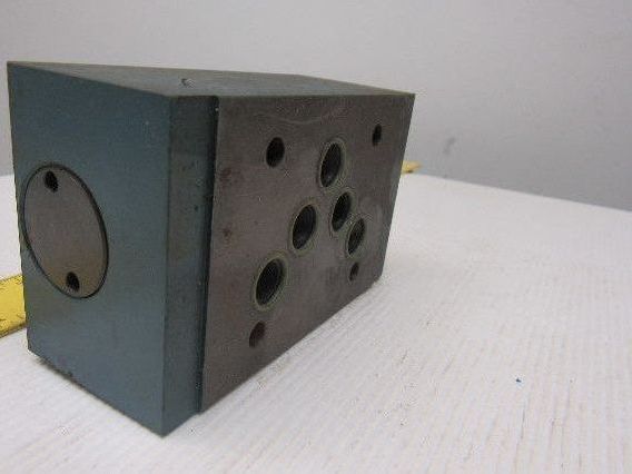 Bosch 0 811 020 027 4500 PSI Check Valve Block