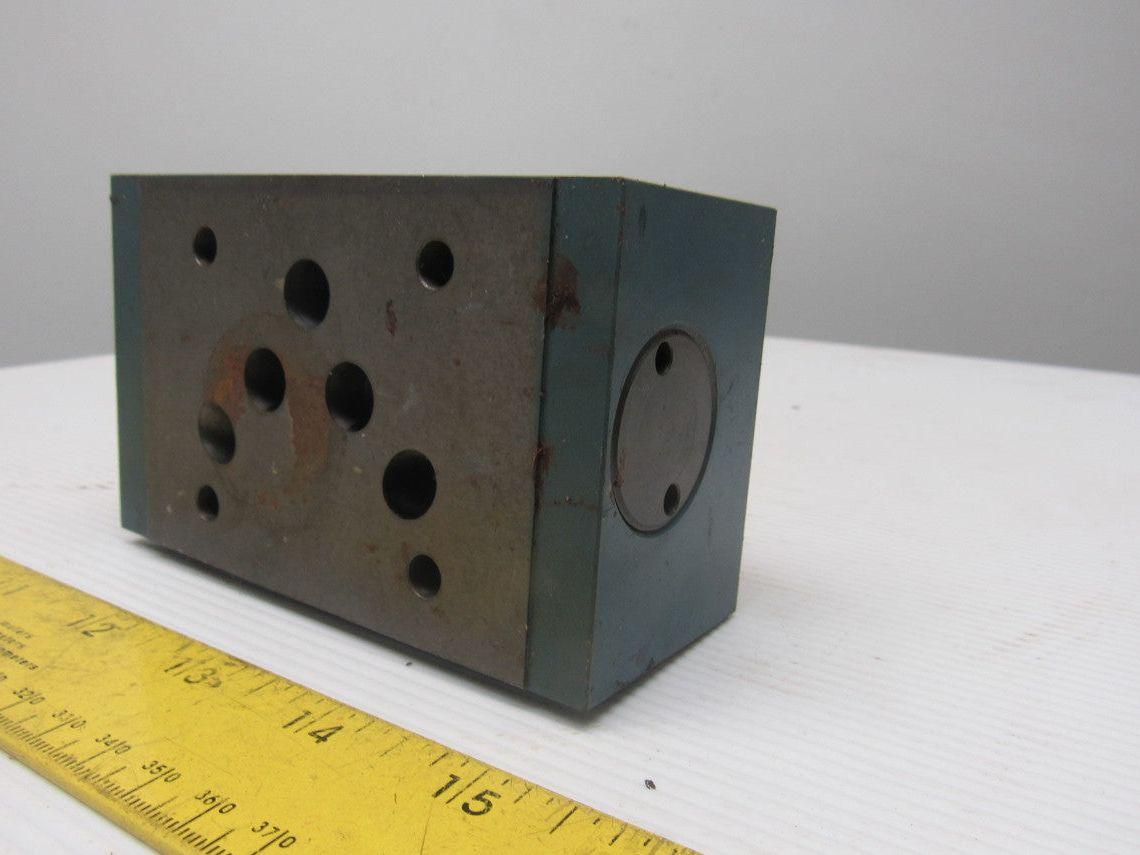 Bosch 0 811 020 027 4500 PSI Check Valve Block