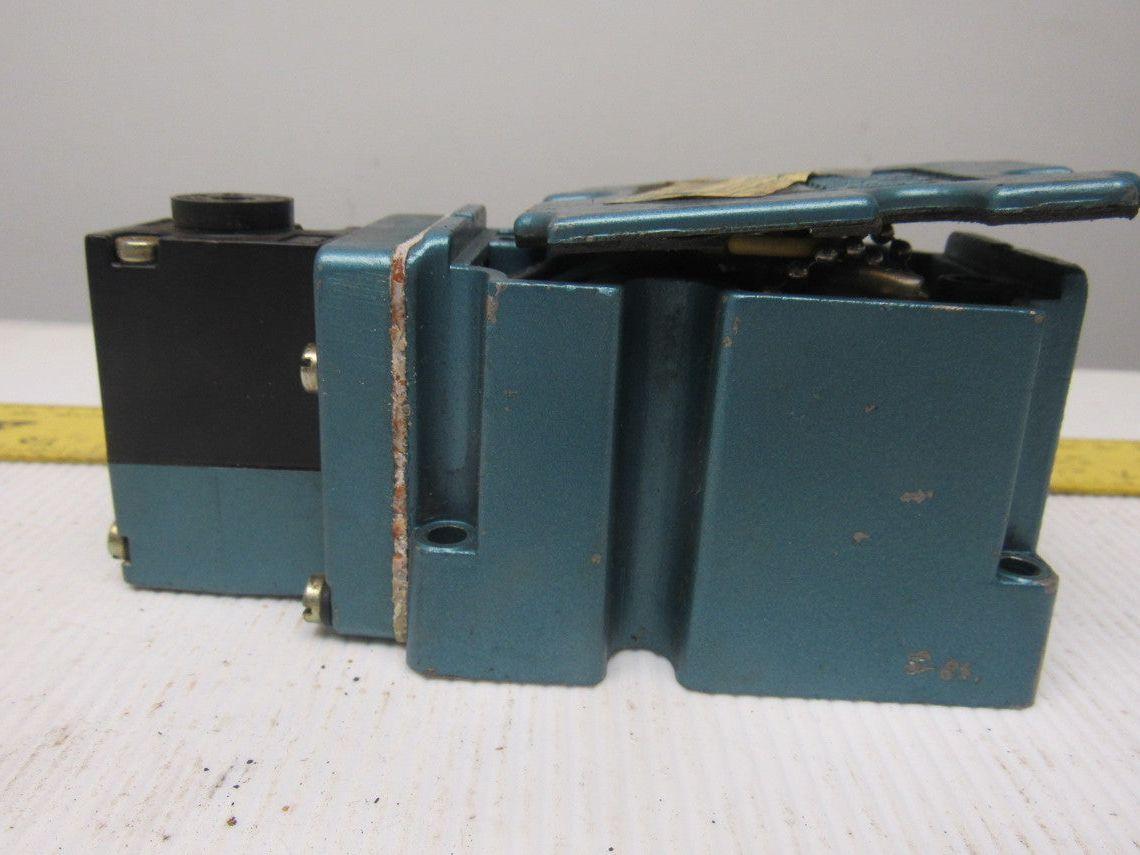 MAC 6331C-311-PM-111DA 4/3 Position Air Valve 1 Solenoid 120V Coil