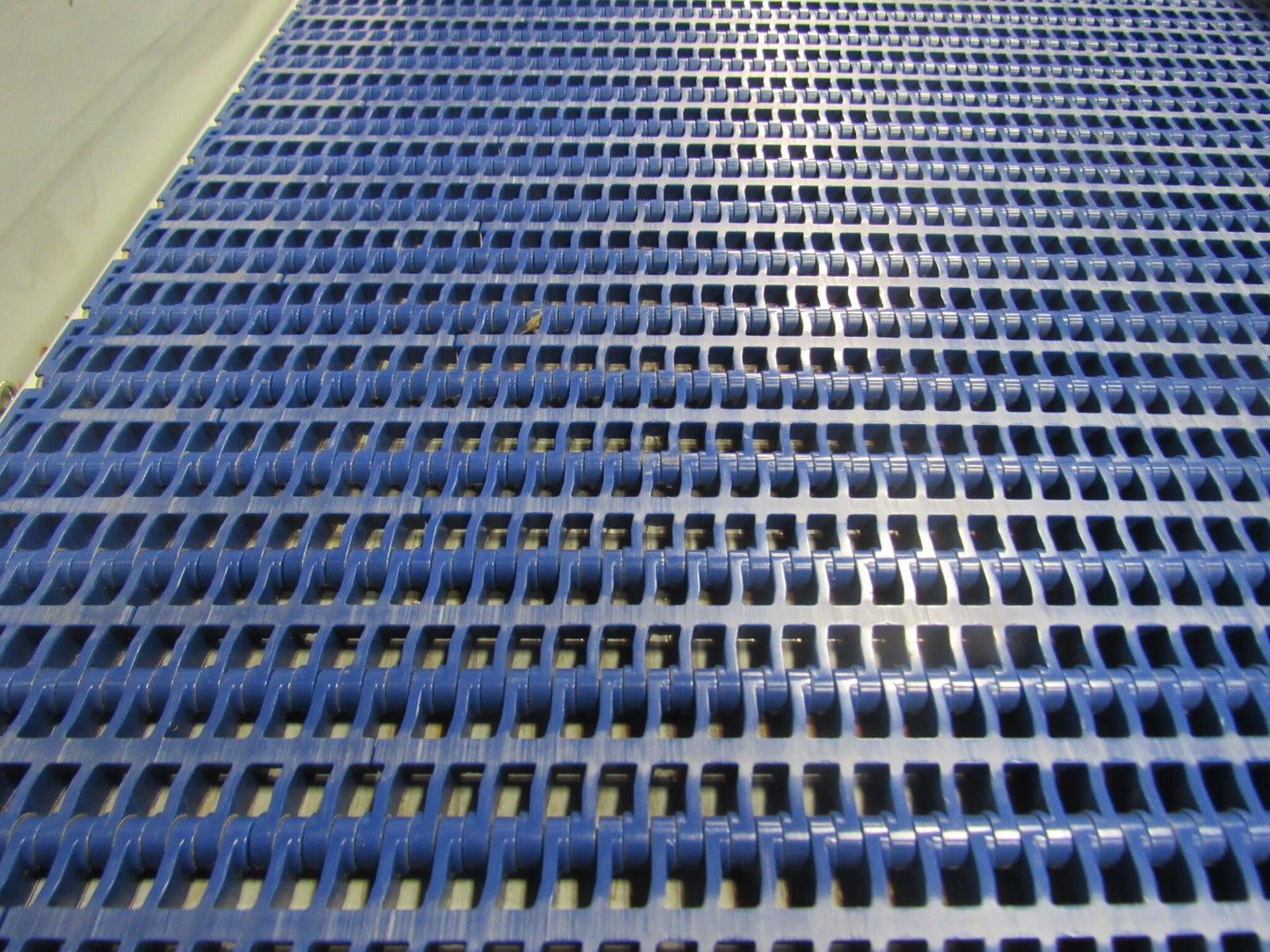 124" Center Drive Slide Bed Conveyor 18" Plastic Chain Belt 130FPM 208-230/460V