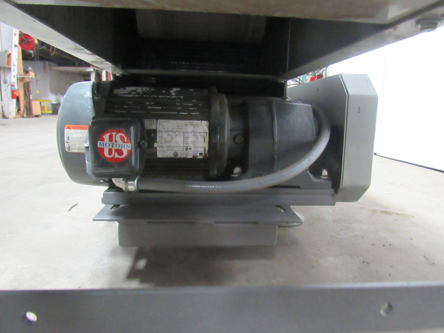 124" Center Drive Slide Bed Conveyor 18" Plastic Chain Belt 130FPM 208-230/460V