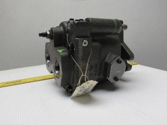 Parker PVP1636BRV12X3932 3600 PSI 7.8 GPM 3/4" Shaft Variable Volume Piston Pump