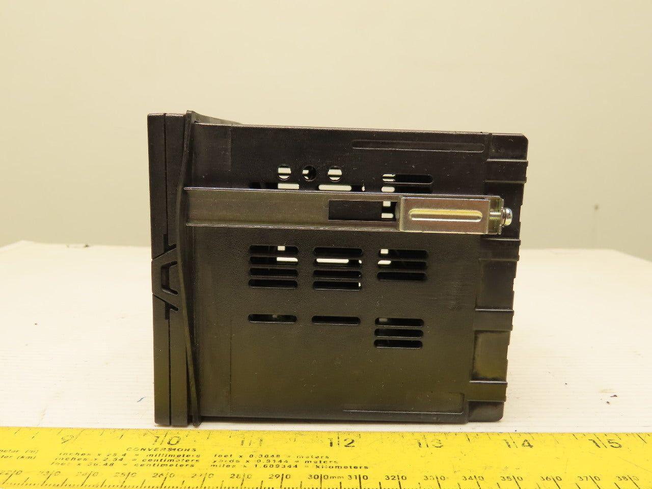 Shinko JCD-33A-R/M Multi-Range 3A 250V 100-240V Digital Indicating Controller