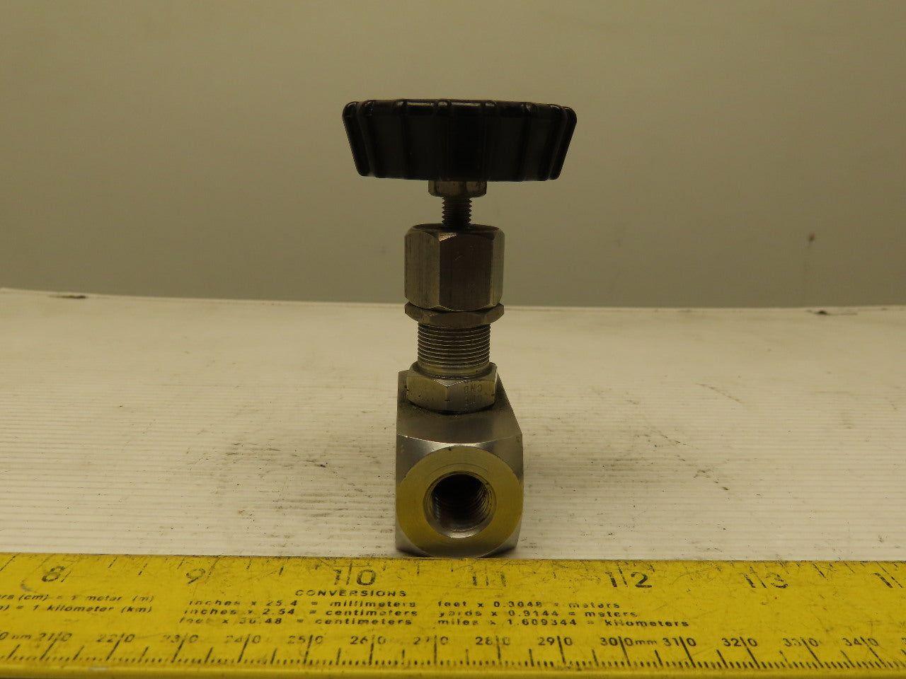 Hoke  2232F4Y Series 2200 Needle Valve 1/4" F NPT 316 Stainless Steel