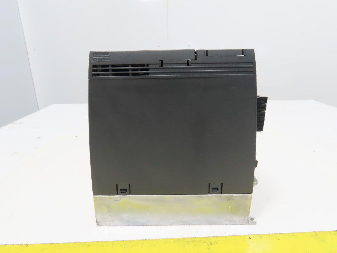 Siemens 6SL3210-1KE13-2UP1 Sinamics G120C DP 1.5HP 380-480V 4.1A