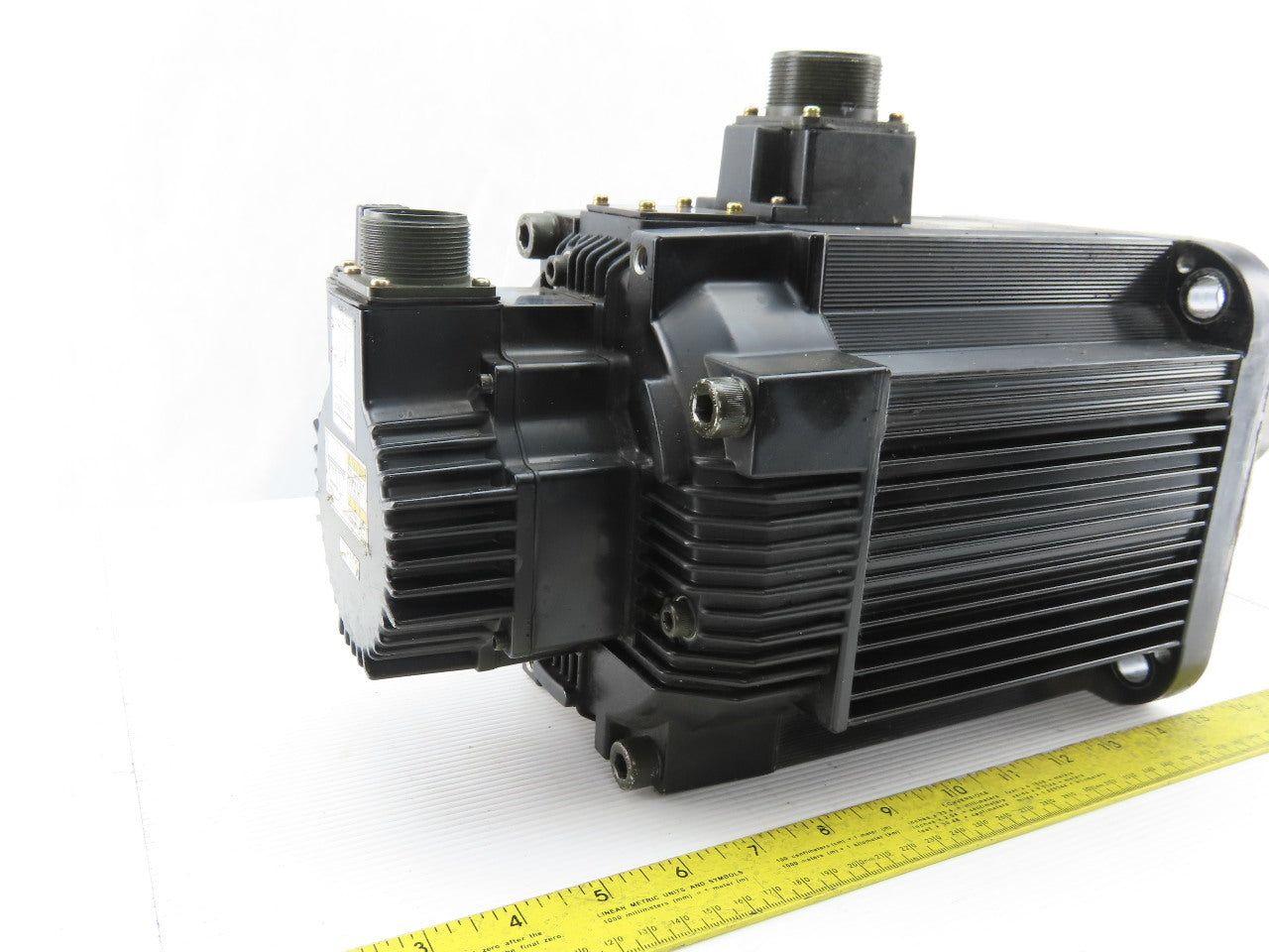 Yaskawa Electric SGMGH-44A2A-YR14 AC Servo Motor Removed From a Motoman YR-UP50