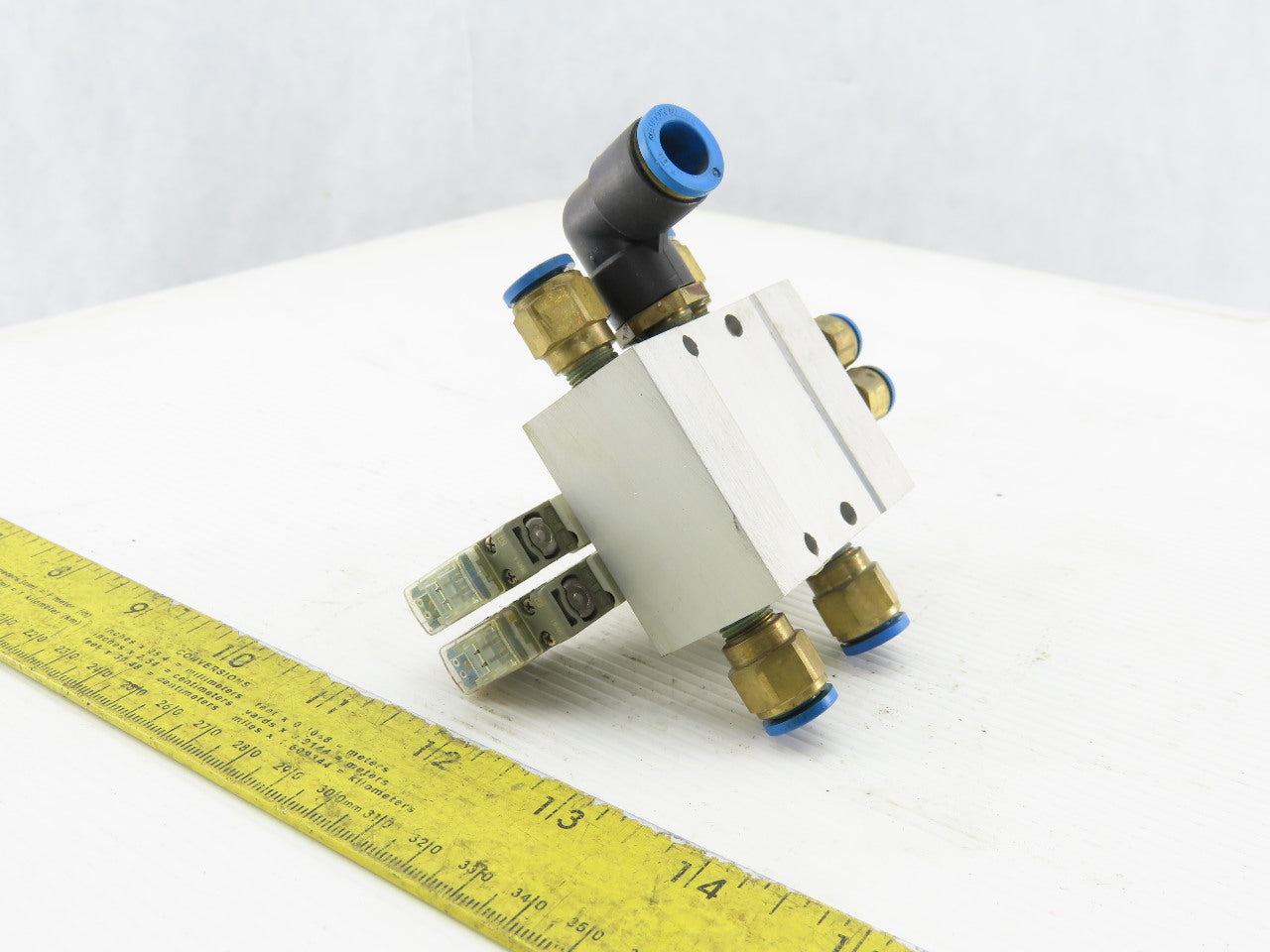 SMC SY3340-5LOZ Manifold Assembly W/2 Pneumatic Solenoid Valves