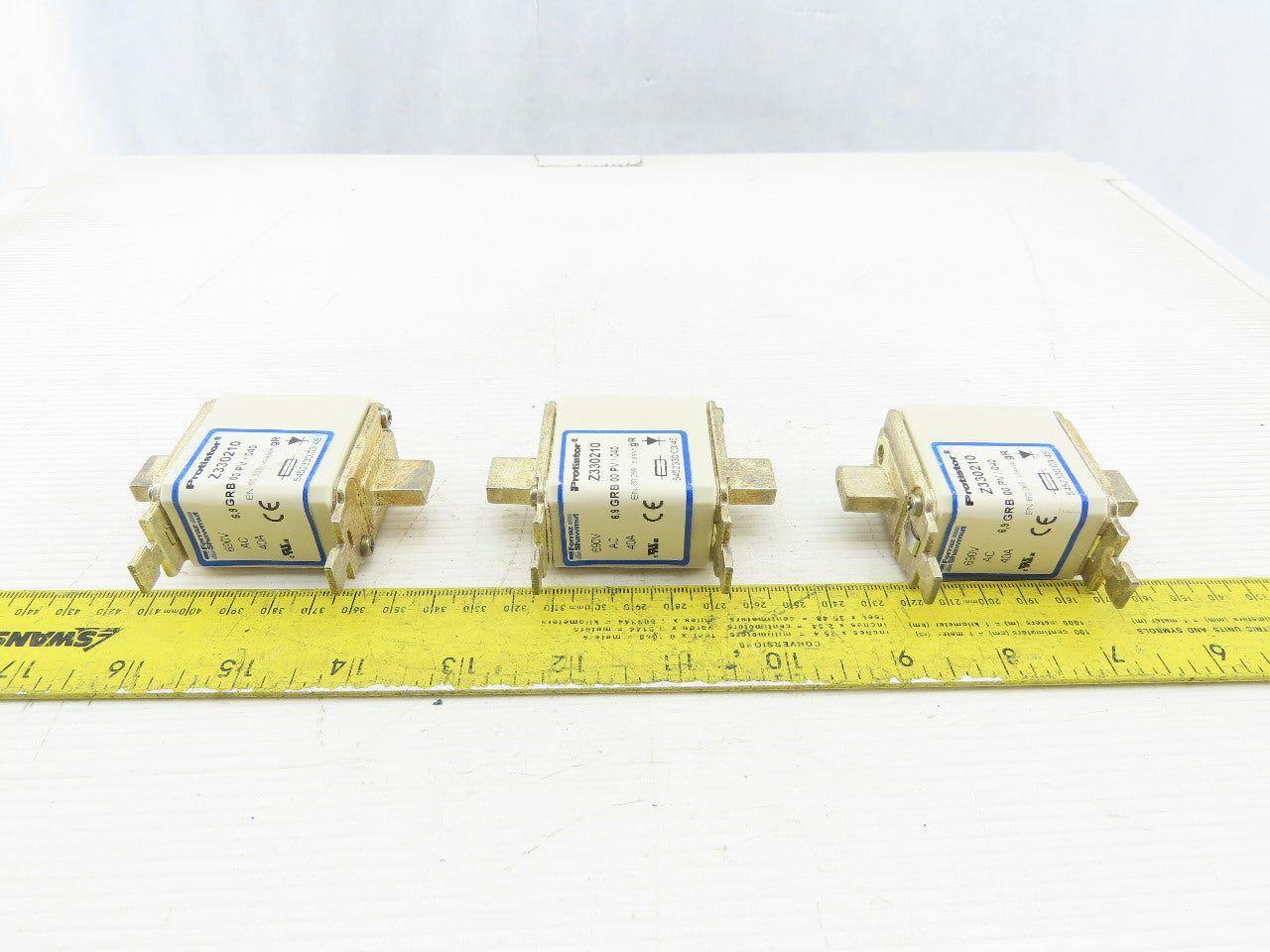 Ferraz Shawmut Z330210 Fuse 690VAC 40A 3 In Box