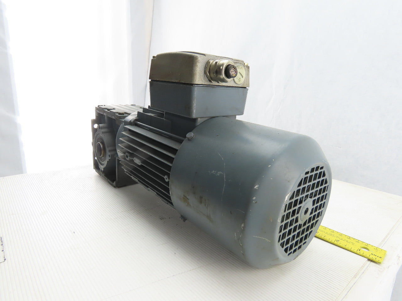 SEW-EURODRIVE WA30 DT80K4/BMG/TH/ISU 0.55KW Gear Motor 230/460V 3Ph 62RPM