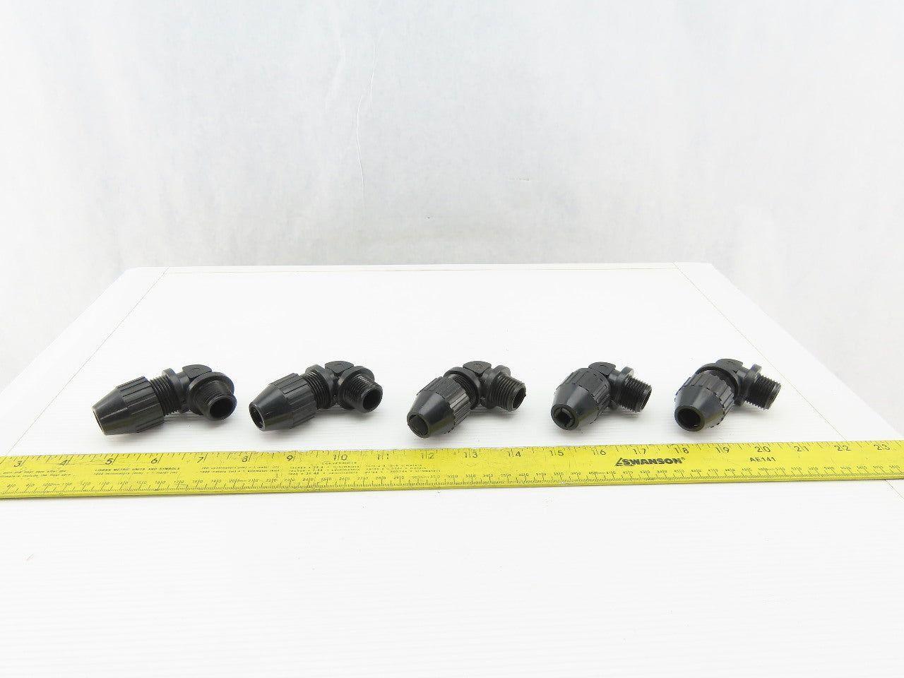 T&B 1/2" Nylon Cable Strain Relief Cable Grip Box Connector Elbow Lot Of 5