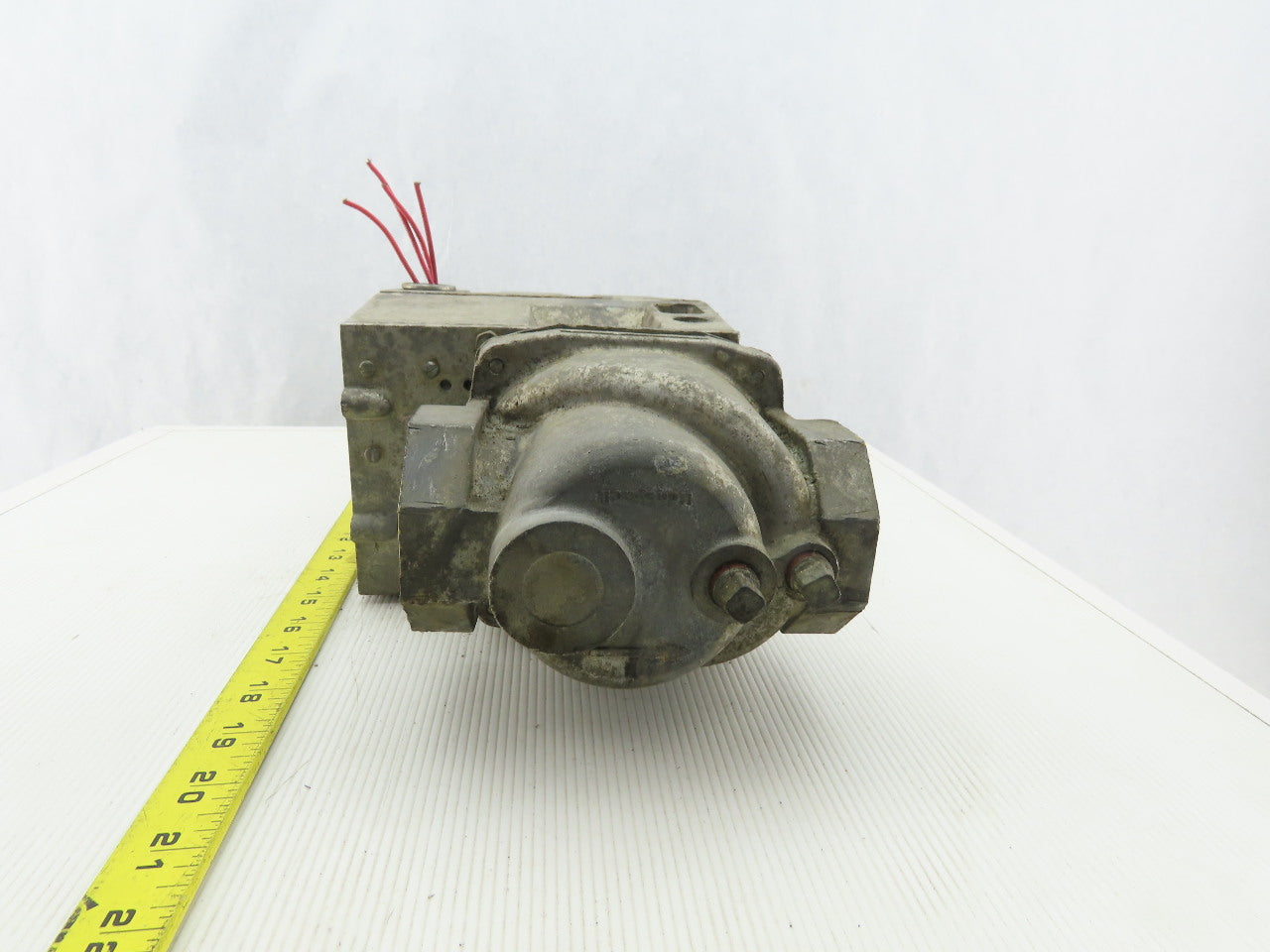 Honeywell V4055D 1035 Fluid Power Gas Valve 120V G-LP 1-1/2" NPT