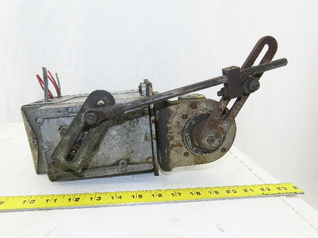 Barber-Coleman EA57 Actuator 0.65A 120V 60Hz 40W W/2-3706 3/8" NPT Valve