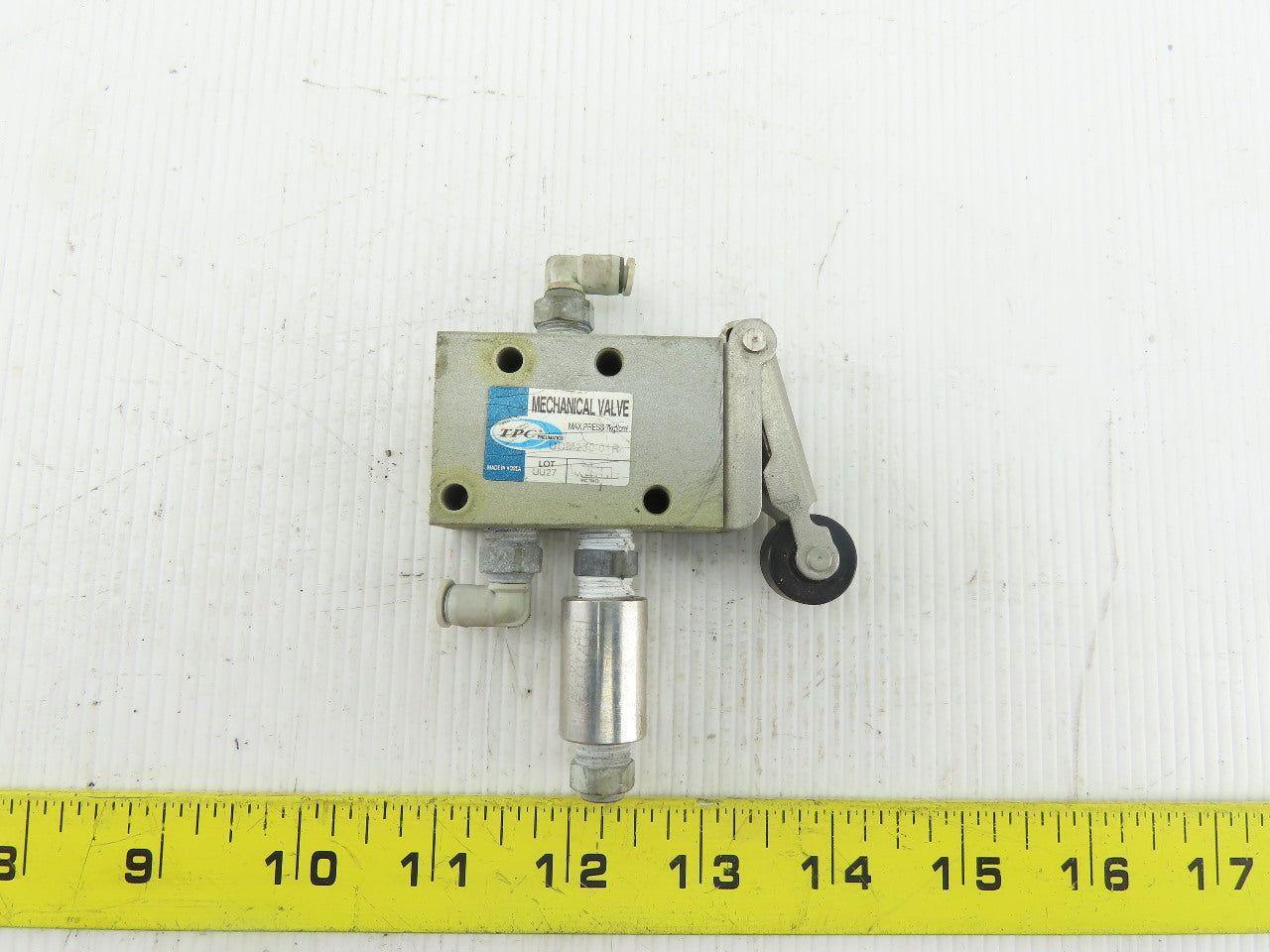 TPC UDM230-01R Mechanical Pneumatic Valve 1/8" NPT