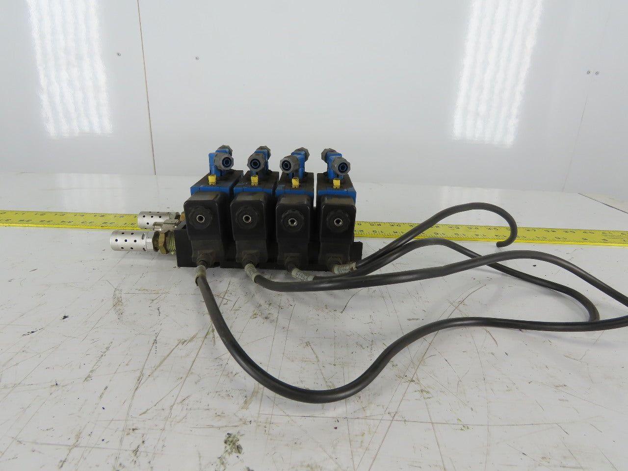 Rexroth PW67697-5C  4 Pneumatic Valves 24VDC Coil Manifold Assembly
