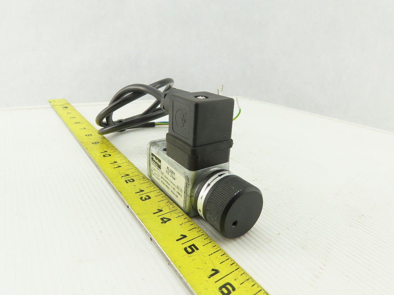 Parker KL3201 Adjustable Pneumatic pressure Switch 0.2 To 2 Bar 250V Max 6A