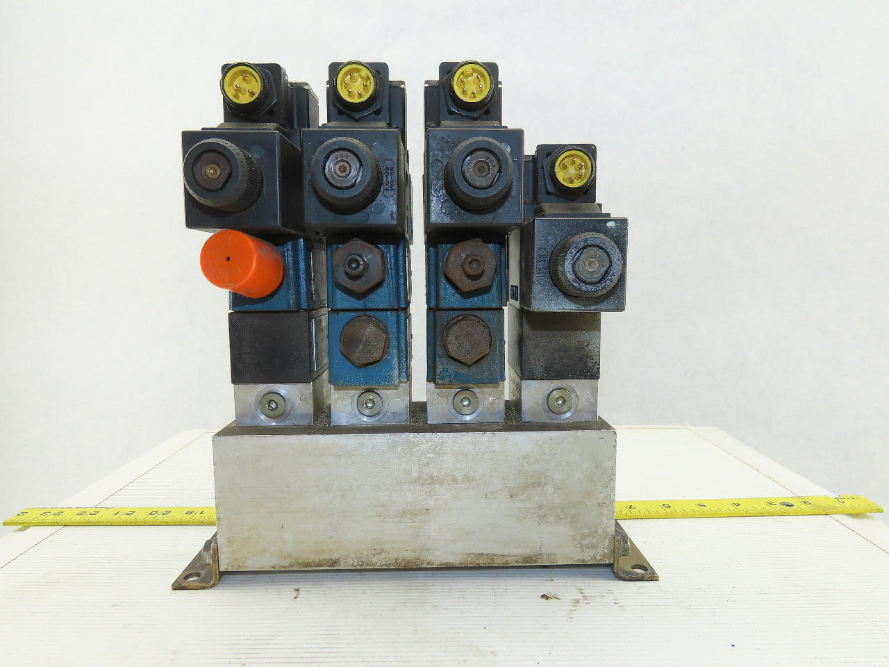 Rexroth 4WE6C61/EW110N9DK23L 4 Port 2 and 3 Position Valve Check Manifold Block