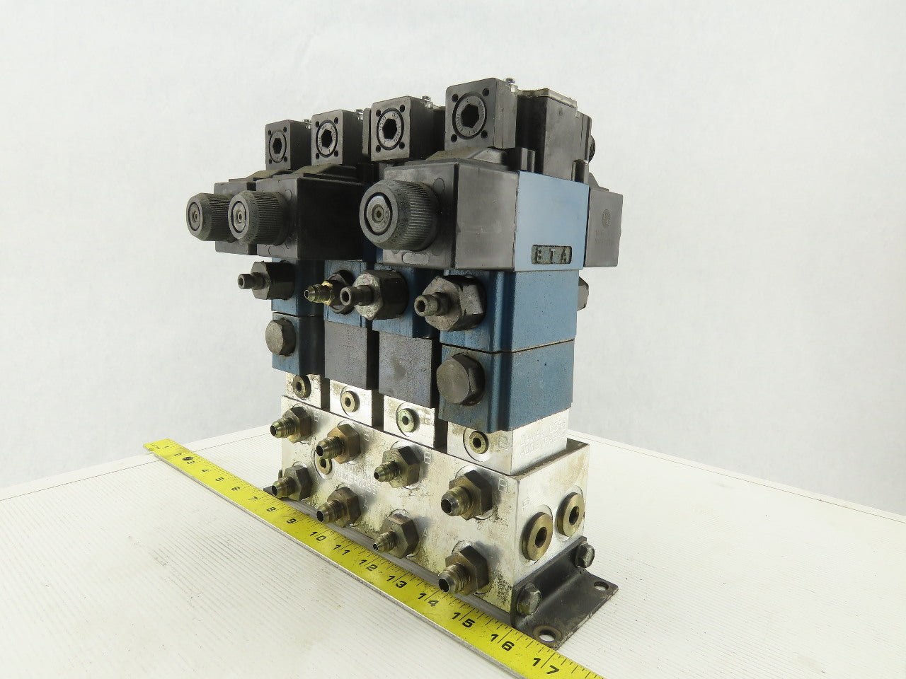 Rexroth 4WE6J61 4 Port 2 &3 Position Check Regulated Hydraulic Valve Assembly