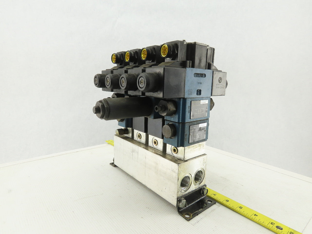 Rexroth 4WE6J61 4 Port 2 &3 Position Check Regulated Hydraulic Valve Assembly