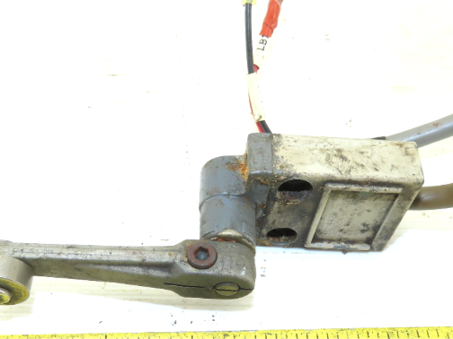 Omron D4C-442B Limit Safety Switch Roller Arm