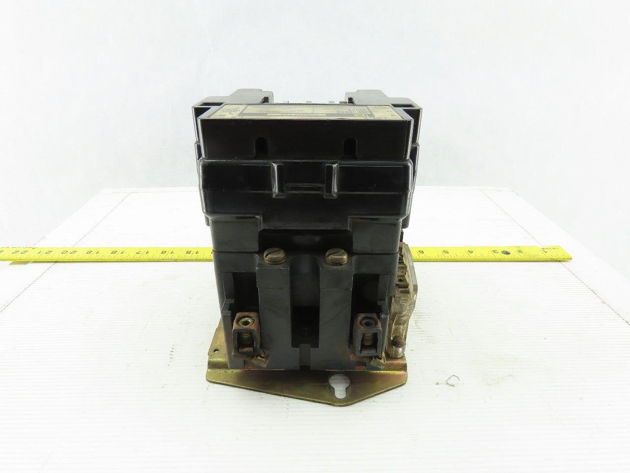 Square D 8502 SE01 3 Contactor Ser. A 600V Max 120V Coil 15Hp 1Ph