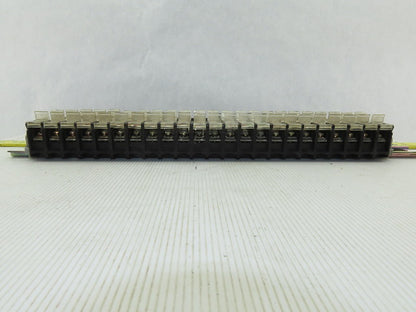 Idec BAF111SDU 24V 10A Fuse Holder W/Indicator 18-10AWG On DIN Rail Lot of 23