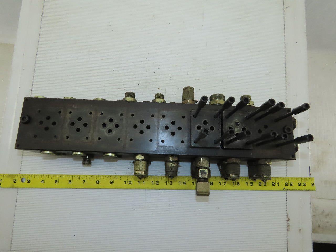 8 Station Hydraulic Valve Manifold O-Ring 32 Ports 1.25-16mm 4-1.75-20mm