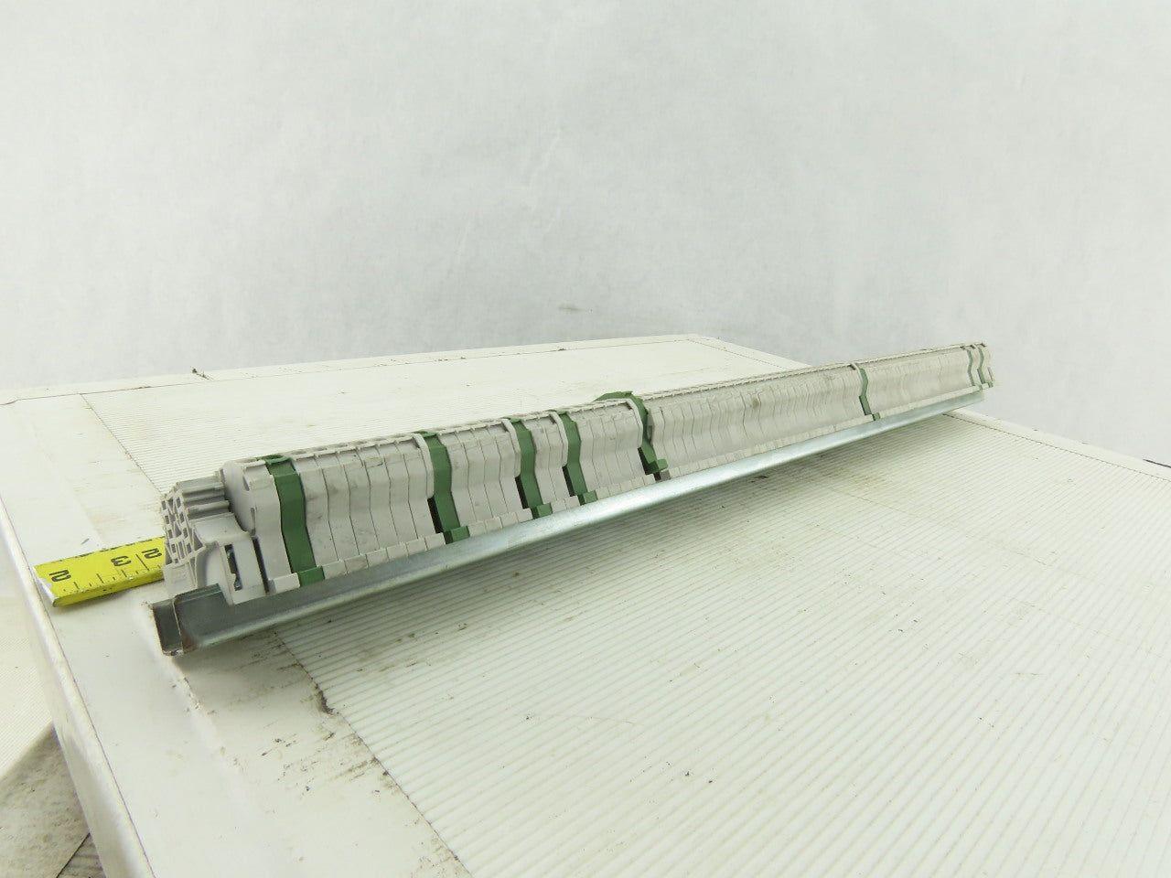 Entrelec M4/6 DIN Rail Mount 80 Terminal Blocks/Strip 500V W/8 Grounds D4/6P