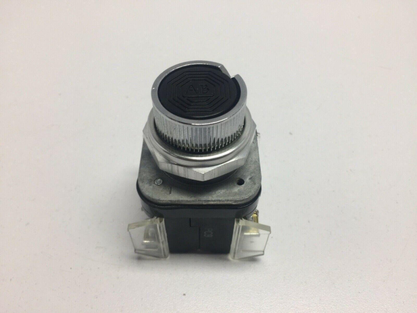 Allen Bradley 800TK2BBXX/T 30mm Black Flush Push Button Series T