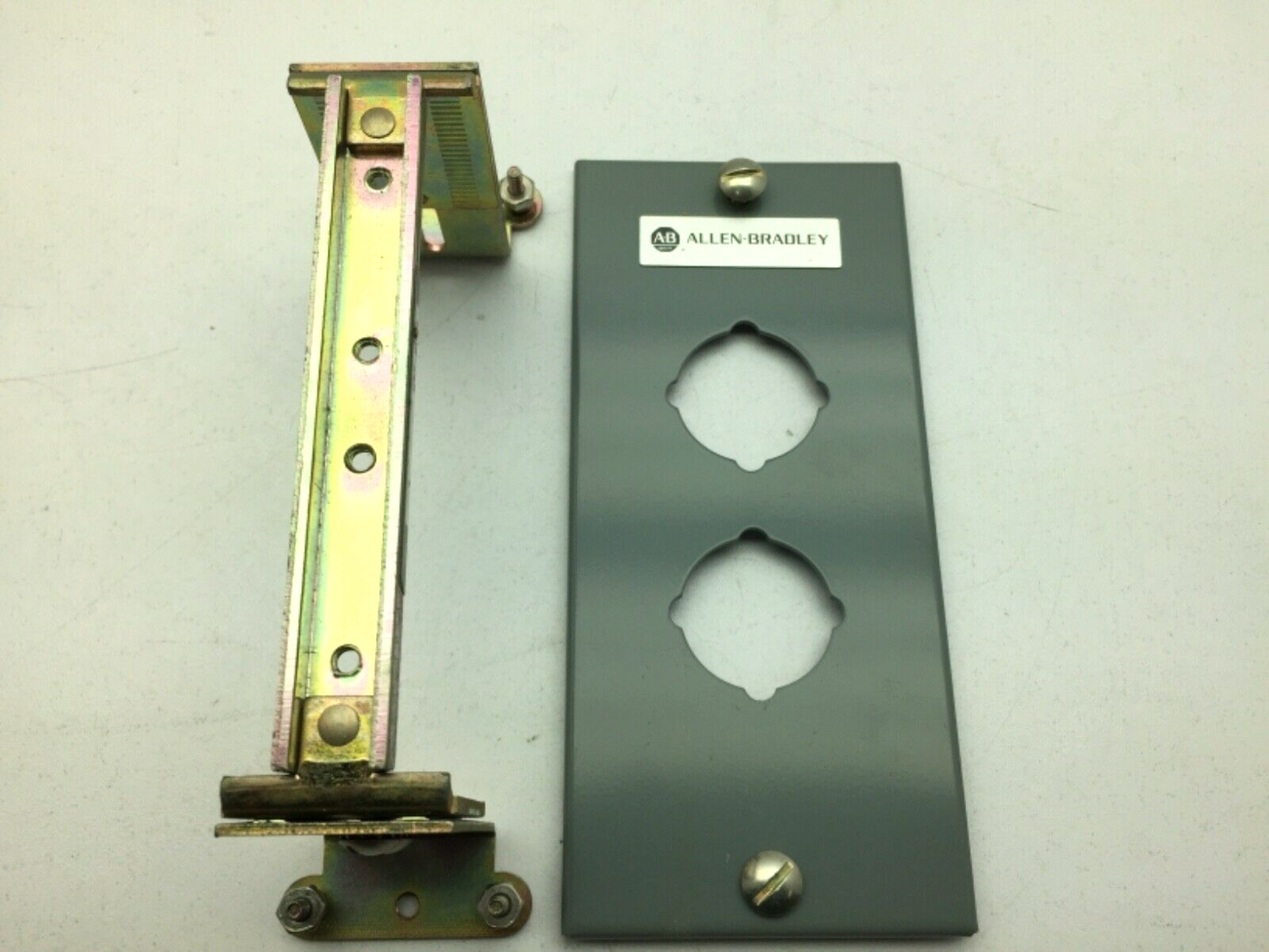 Allen Bradley 800H-2Zh/L Push Button Enclosure Cover Mounting Bracket Series L