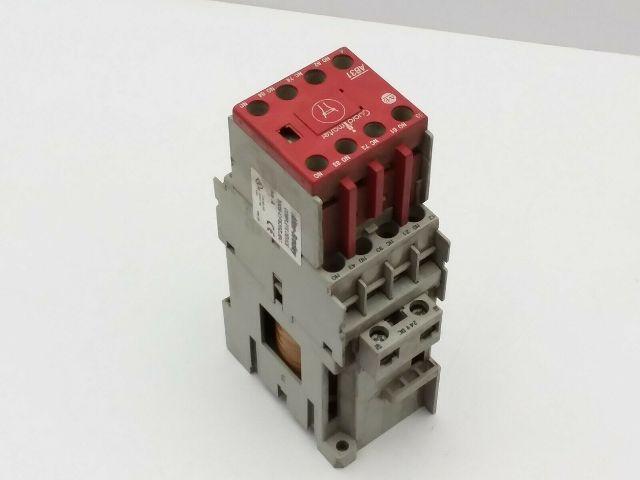 Allen Bradley 700S-CF620ZJBC Guardmast Safety Contactor 25A Series A Lot of 2
