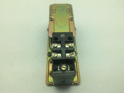 Allen Bradley 849-Z0A32/B Pneumatic Timing Relay 240V 60Hz Series B