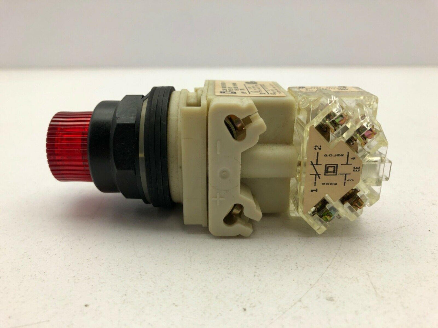 Square D 9001SK2L1RH13/H Red Illuminated Push Button 1N.O 1N.C Series H