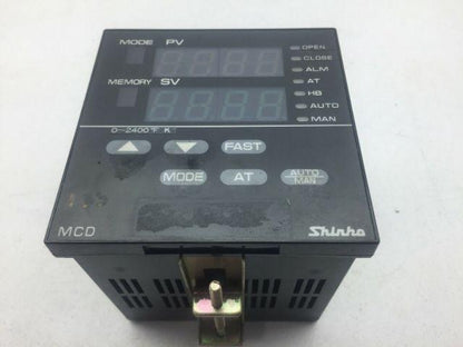 Shinko MAQ6-619-11-000-8 Temperature Controller