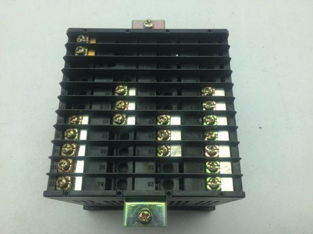 Shinko MAQ6-619-11-000-8 Temperature Controller